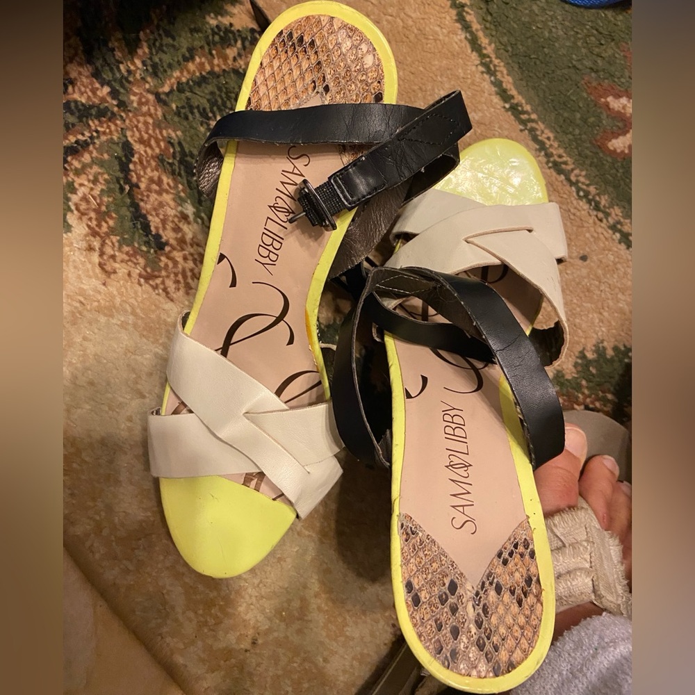 Sam & Libby color block wedge shoe with open toe with ankle strap size 9 - Picture 3 of 15